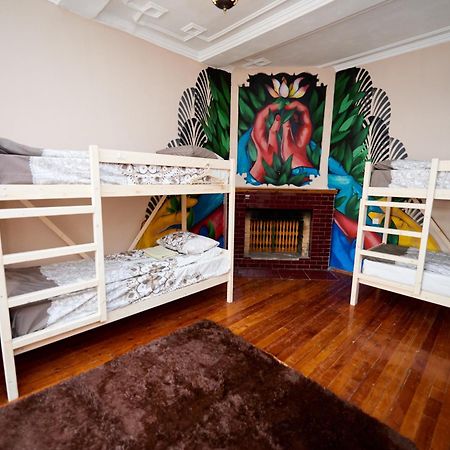 Wanderlust Hostel Almaty Exterior photo
